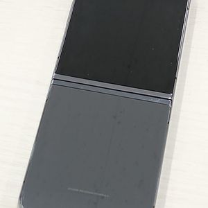 갤럭시 Z플립5 블랙색상 256용량 외관상태좋은 꿀매물 단말기 22만 판매합니다