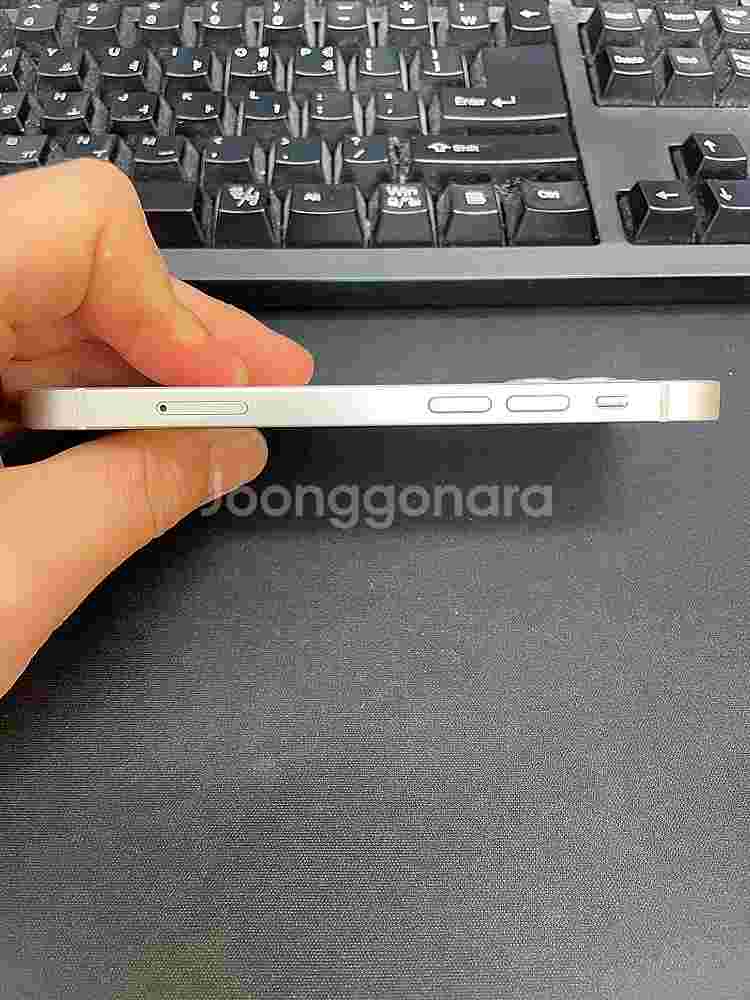 아이폰12미니 화이트 128GB 상태좋은 중고20만팝니...--6