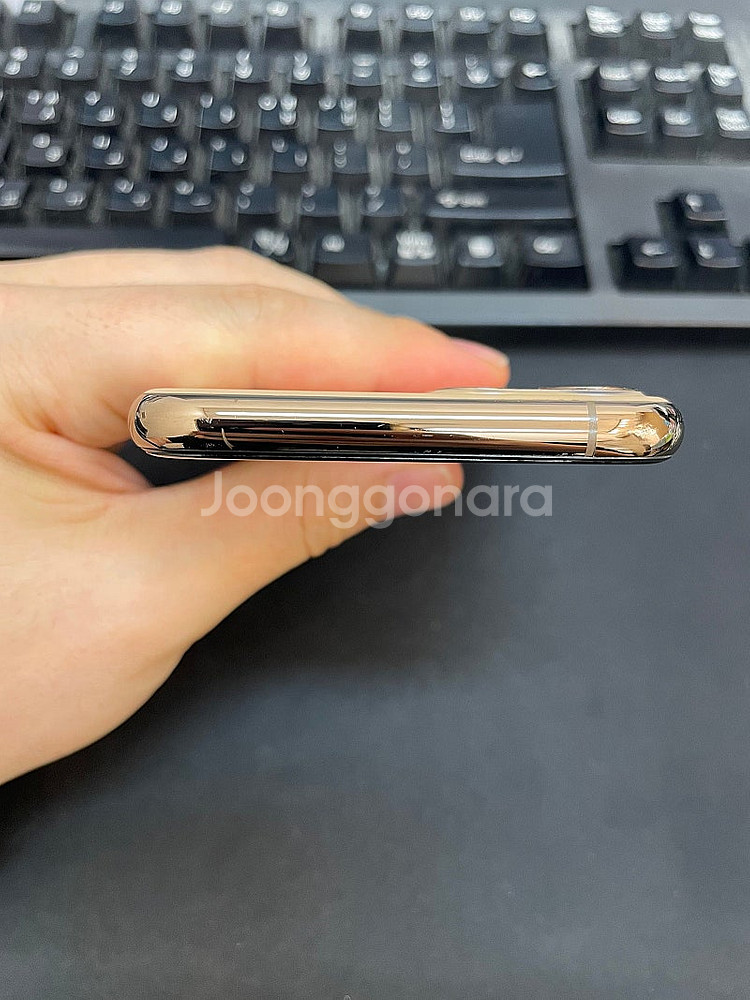 아이폰11프로 골드 256GB 상태좋은 중고23만팝니다...--3