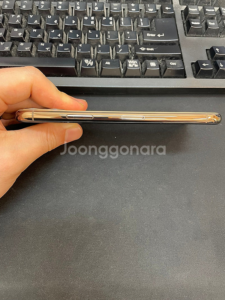 아이폰11프로 골드 256GB 상태좋은 중고23만팝니다...--4