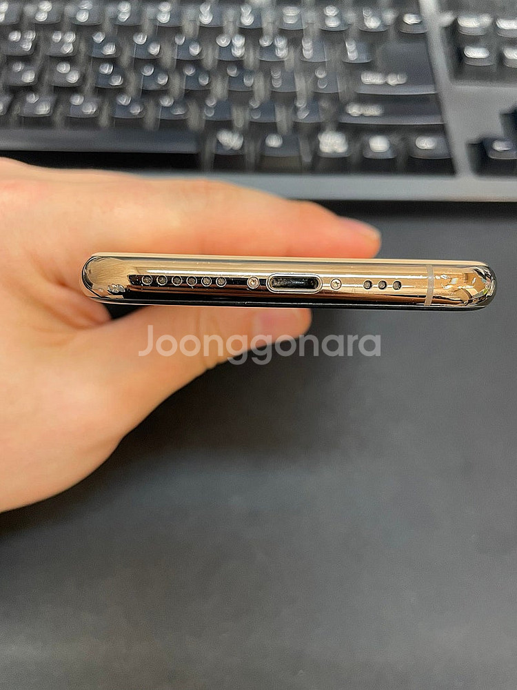 아이폰11프로 골드 256GB 상태좋은 중고23만팝니다...--5