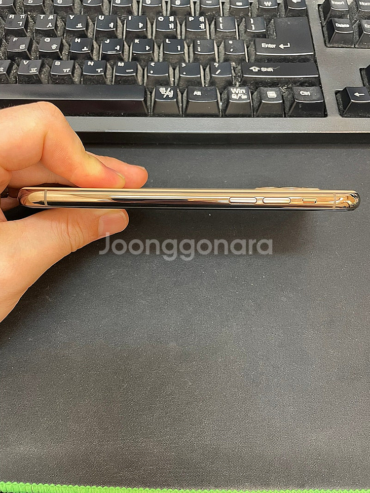 아이폰11프로 골드 256GB 상태좋은 중고23만팝니다...--6