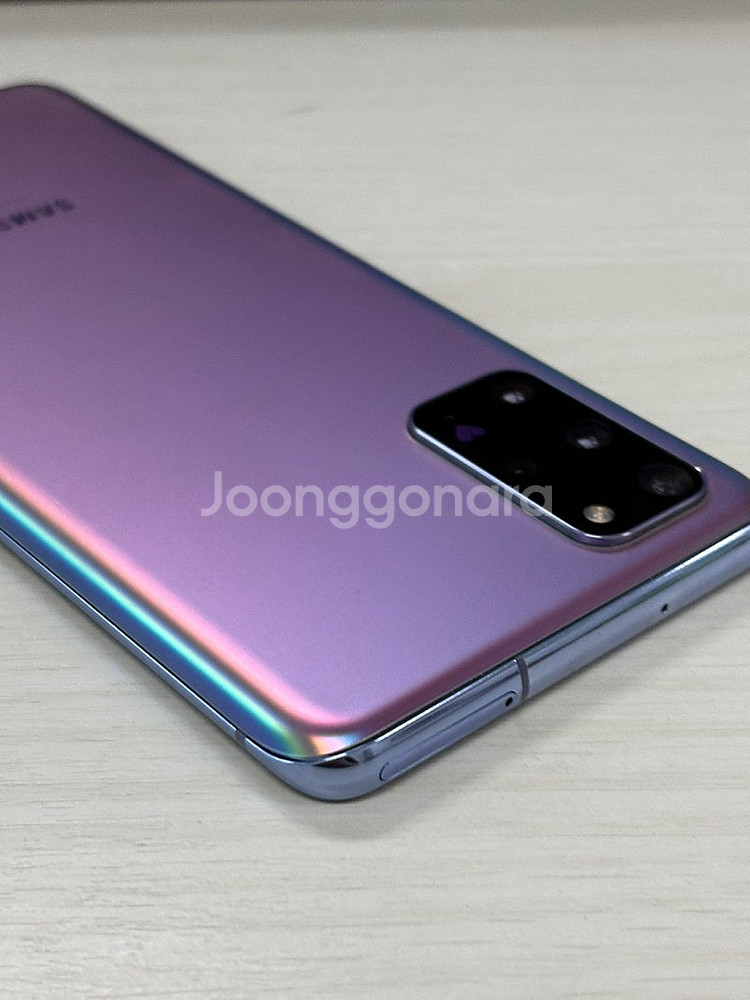 갤럭시 S20플러스 BTS에디션색상 256용량 외관상태 깔끔한 단말기 25만 판매합니다--5