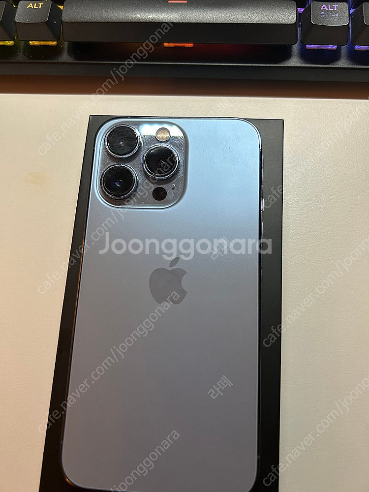 아이폰 13프로 256gb 시에라블루 판매합니다.--0