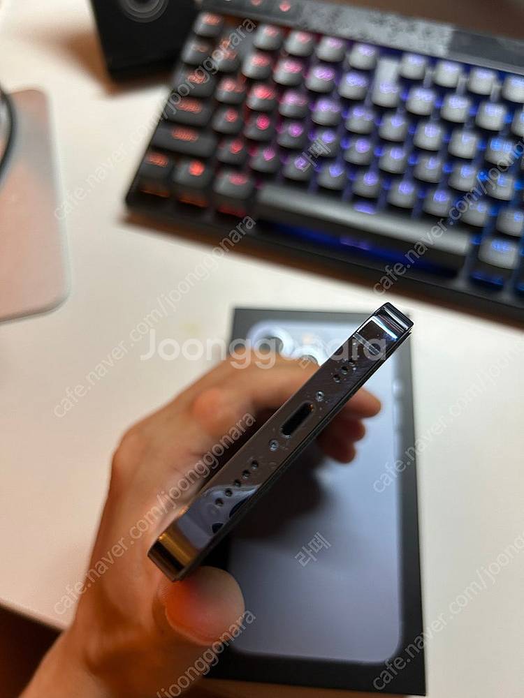 아이폰 13프로 256gb 시에라블루 판매합니다.--4