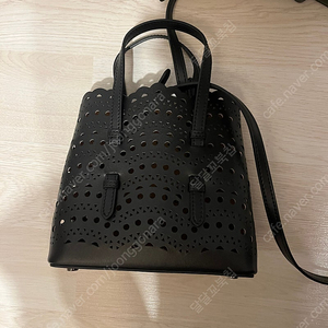 알라이아 디자인 펀칭백
