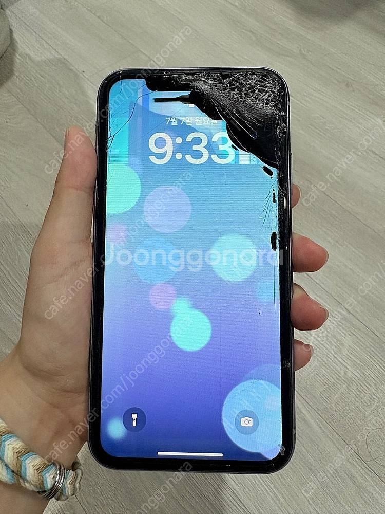 아이폰11 64gb 퍼플 액정 파손--1