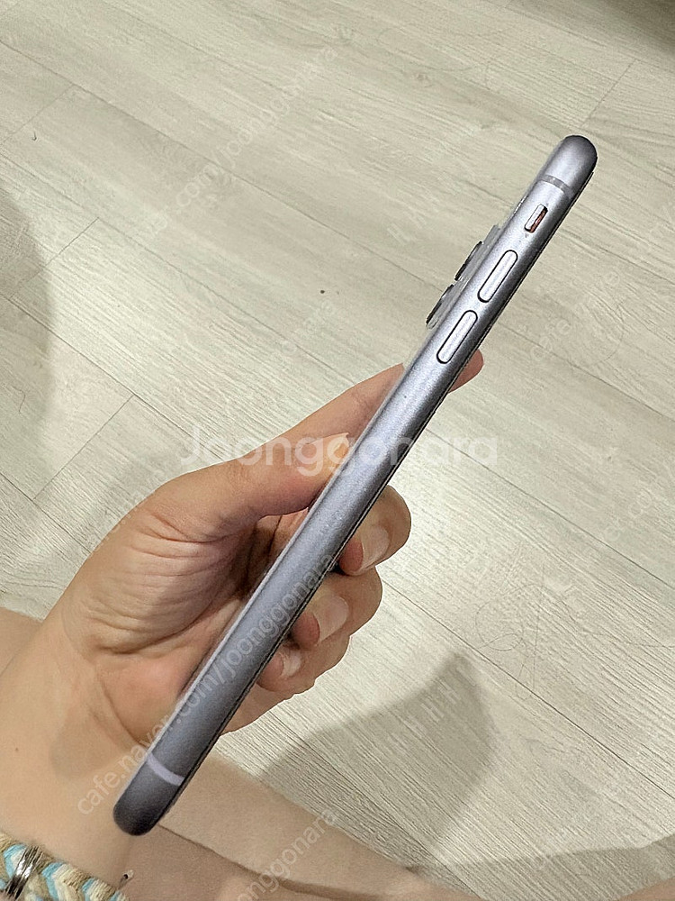 아이폰11 64gb 퍼플 액정 파손--3