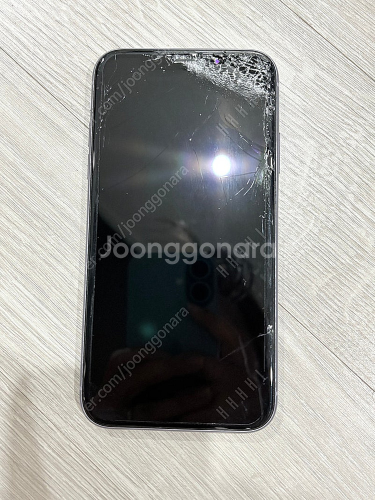 아이폰11 64gb 퍼플 액정 파손--4