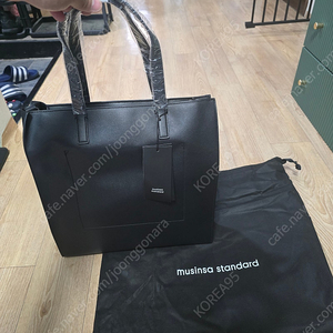 무신사 스탠다드 비건 레더 스퀘어 토트백 판매합니다.