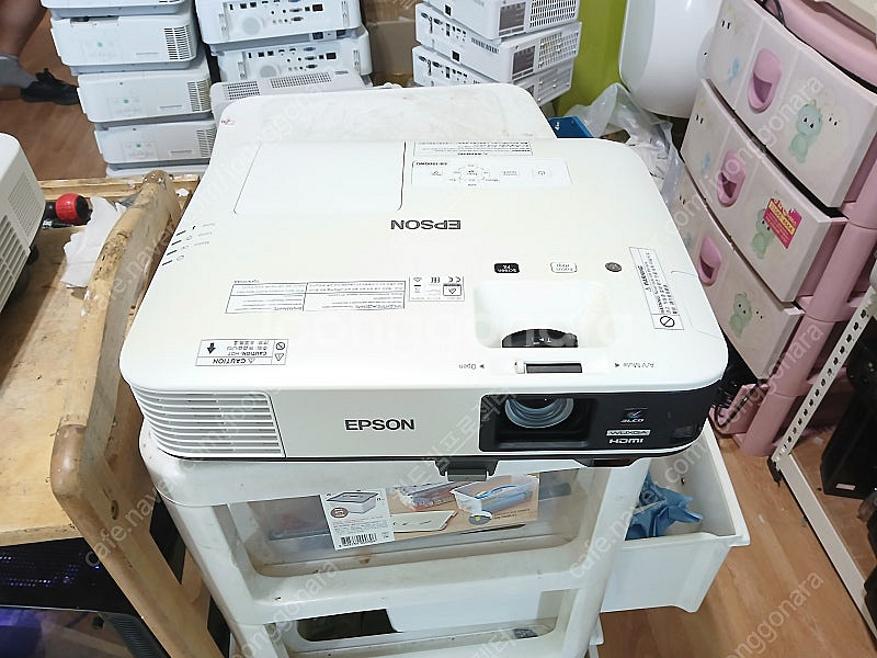 엡손빔프로젝터5200안시10만원15만원 두가지팝니다EB...--0