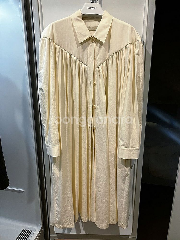 AMOMENTO 아모멘토 yoke shirring dr...--4