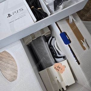 PS5 판매합니다. 컨트롤러 2대, 사이버펑크 CD포함