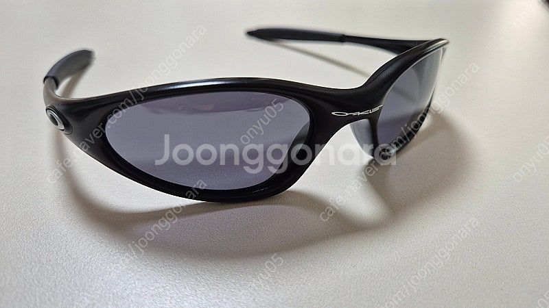 오클리 미뉴트 매트블랙 팝니다.--0