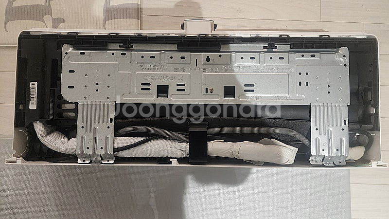 LG 인버터 벽걸이 에어컨 본체만 팝니다 9만원--5