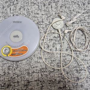 SONY CDP D-EJ002 WHITE 색상 정상작동품 판매합니다.