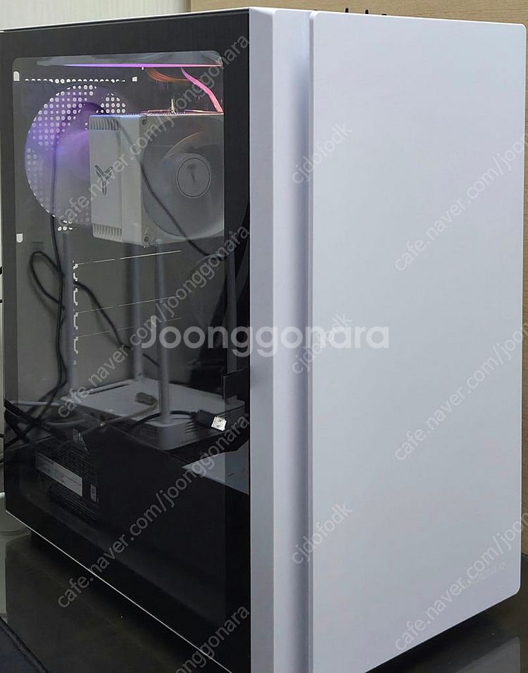 라이젠 5700G 32GB 화이트 컴퓨터 본체--0