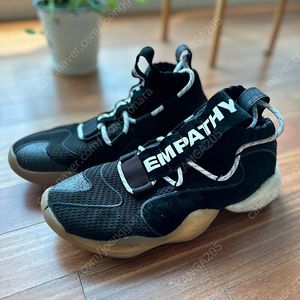 275로 교환원함) EG7733 퍼렐 윌리엄스 BYW X 농구화 270 / Pharrell X Crazy BYW X 'Black