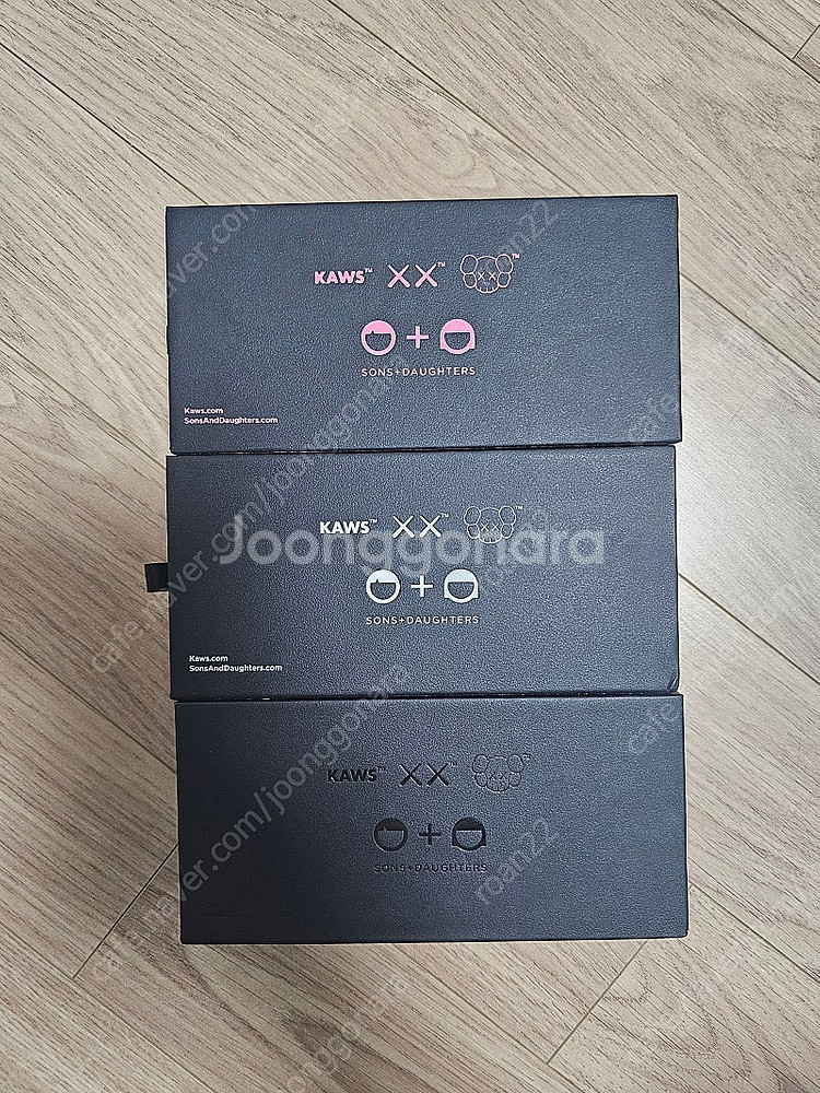 Kaws 키즈 선글라스 세트, 낱개 팝니다.(급매)--1