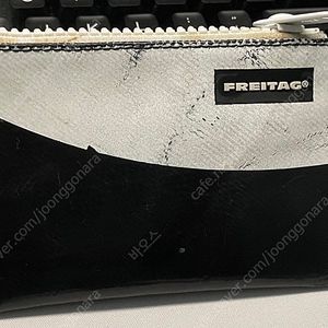 프라이탁 블레어 지갑 검흰 판매