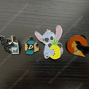 러쉬 덕찌 , 러쉬 뱃지 , 디즈니 핀 뱃지 4개 일괄 판매