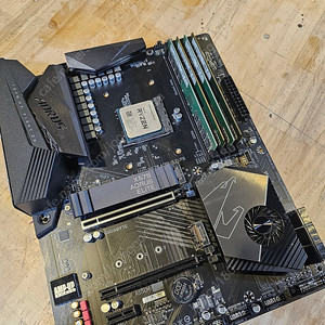 라이젠 5900x + x570 aorus elite + 32기가 메모리 세트 판매합니다