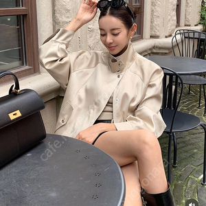 칙스라벨 새틴봄버자켓