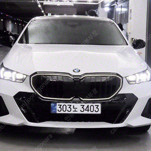 중고BMW 24년식 신차급 컨디션! 브라운시트 화이트바디 무사고 하이브리드 차량