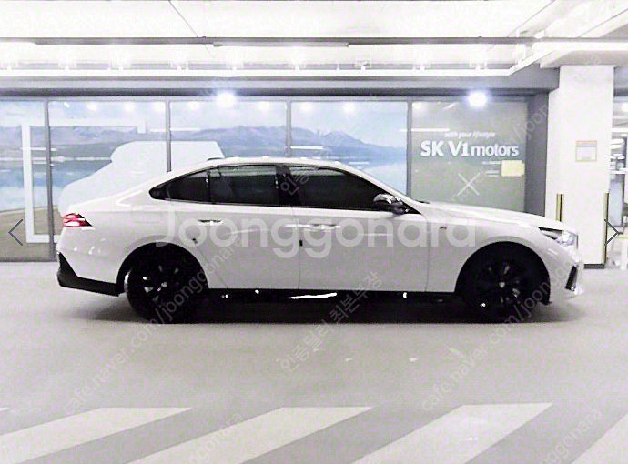 중고BMW 24년식 신차급 컨디션! 브라운시트 화이트바...--4