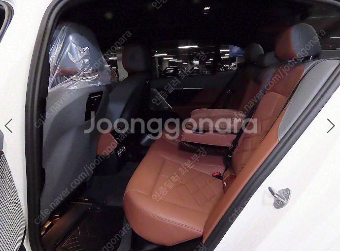 중고BMW 24년식 신차급 컨디션! 브라운시트 화이트바...--8