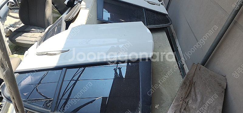 320D F30바디 뒤문짝 좌우 각 25만원--0