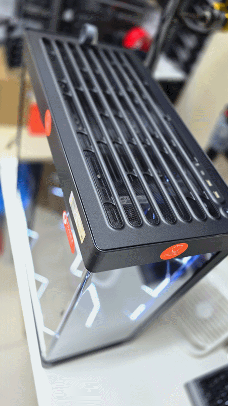 두둥! 블랙 어항케이스의 압도적 존재감! RTX5090...--2