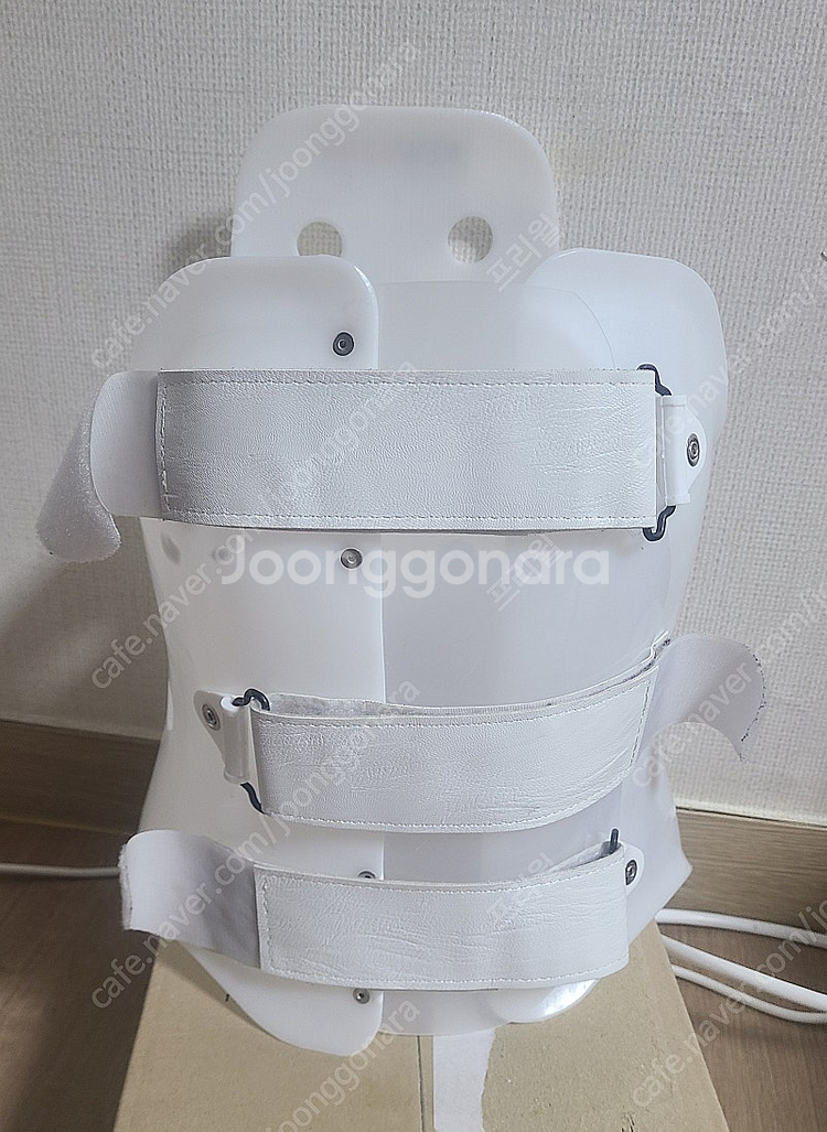 척추골절 허리보조기 허리보호대 팝니다.--1