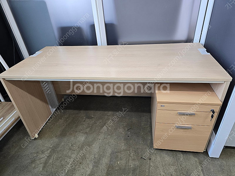 퍼시스 딜라이트 책상--1