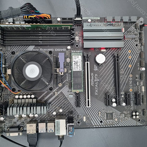 CPU 애슬론 3000g + 메인보드 Asrock fatality b450 + 삼성 ddr4 8gb + nvme 128gb