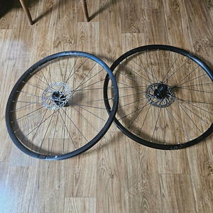 자이언트 알루 700C SX2 휠셋 판매합니다