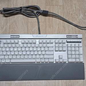 커세어 기계식 키보드 K70 RGB MK.2 SE (은축) 판매합니다!