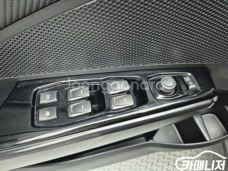 베리 뉴 티볼리 4WD 디젤 1.6 2020 년 중고차...--9