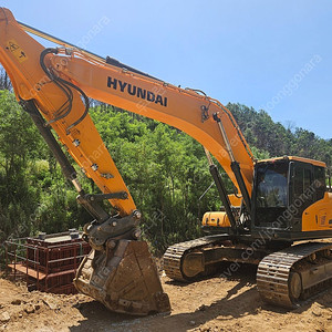 현대 HX300LC 2019년식 저가동 10 궤도형 중고굴삭기