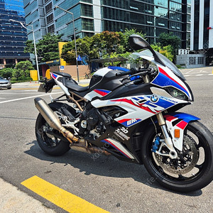 BMW S1000RR 22년식 M패키지 카본휠,아크라 상태S급 판매