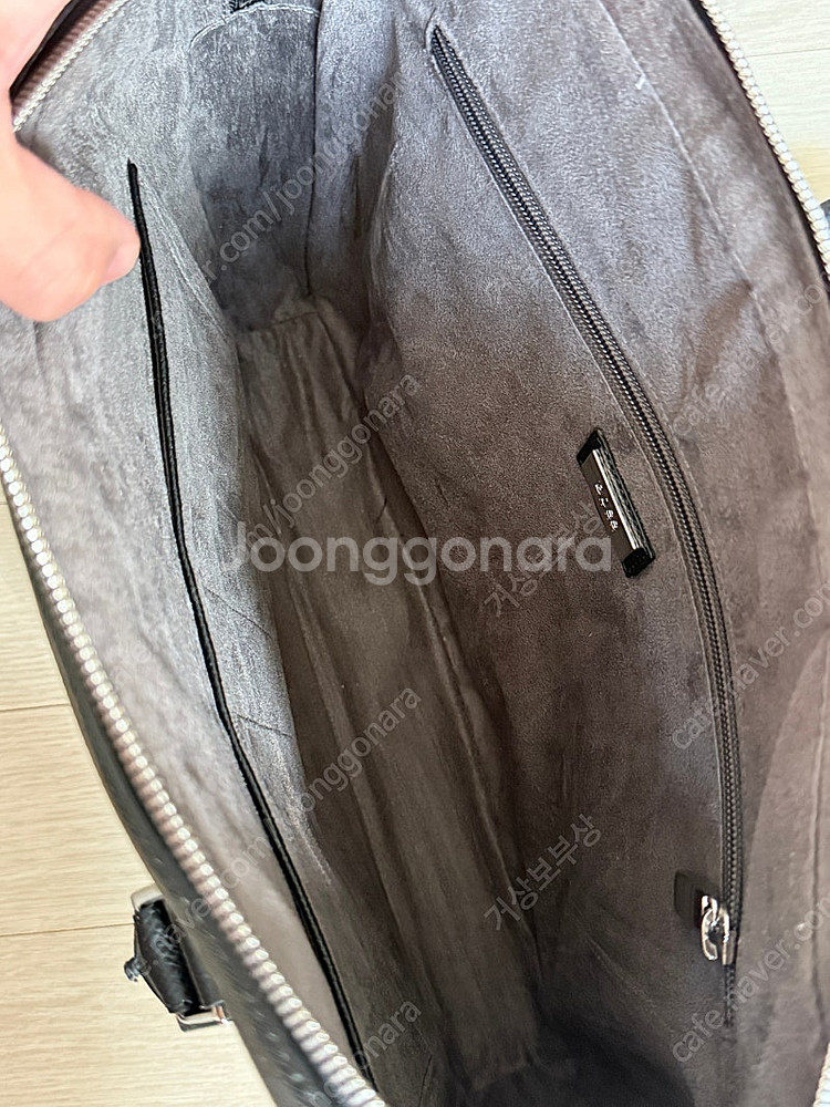 [신품급/가격인하] 휴고보스 브리프케이스 판매합니다--1