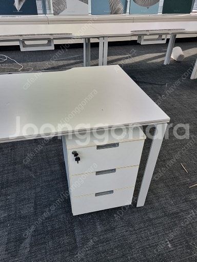 힘멜책상 덕트형 1600 중고책상판매--1