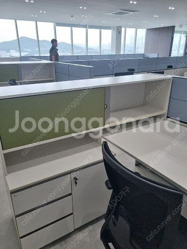 힘멜책상 덕트형 1600 중고책상판매--6