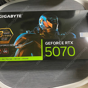 기가바이트 지포스 RTX 5070 WINDFORCE OC SFF D7 12GB 그래픽카드 미개봉 팝니다.