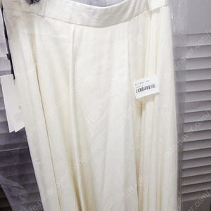 유메르 세일 베니스 플레어 스커트 아이보리 1