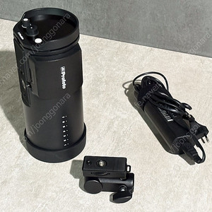 profoto b10x plus 한 등 판매합니다.