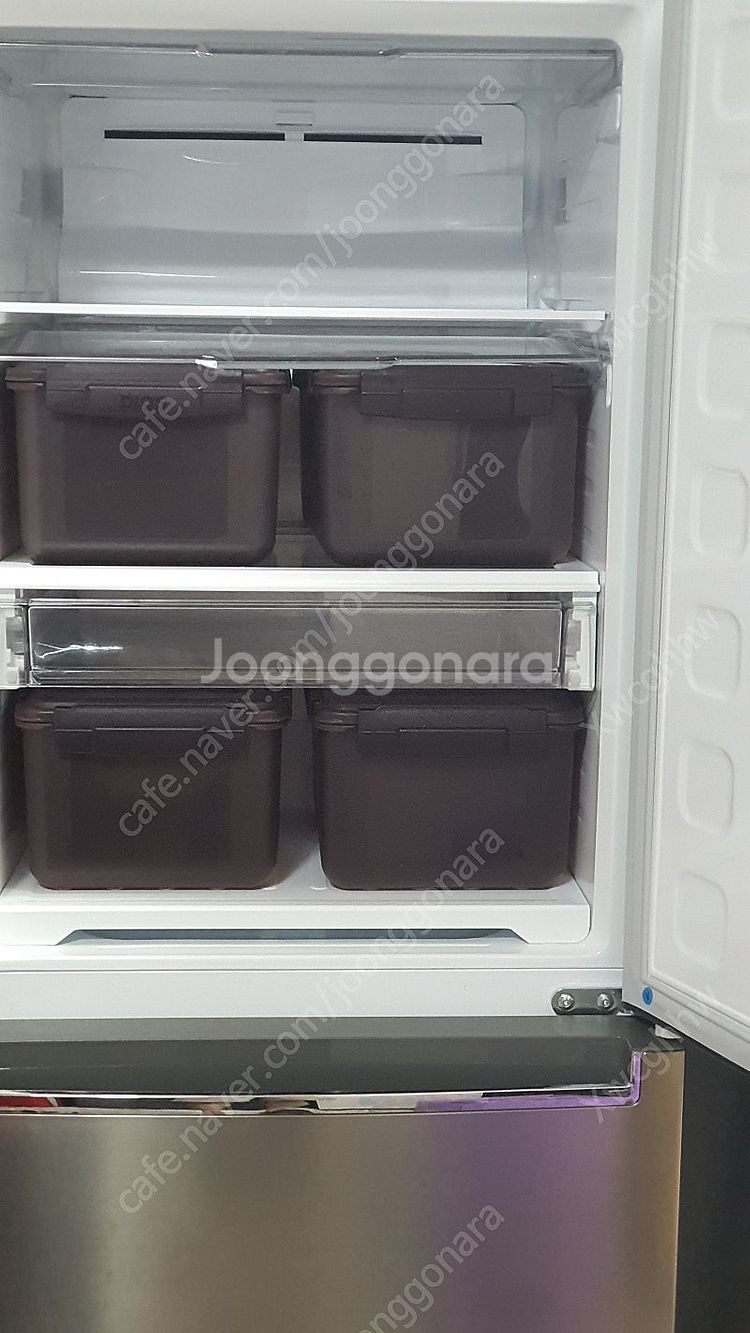 LG 327리터 김치냉장고 팔아요--1