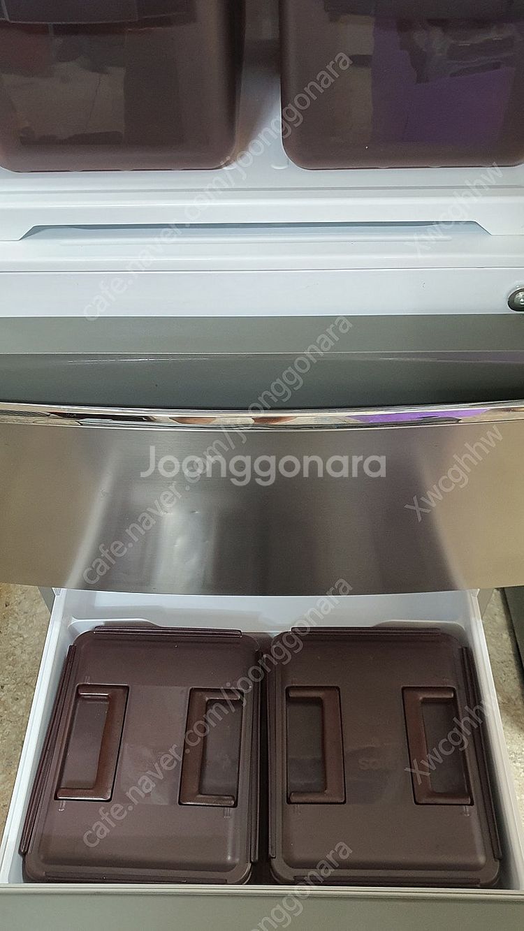 LG 327리터 김치냉장고 팔아요--2