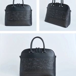 새제품 선물용 최고 비콰비채 에떼백 블랙