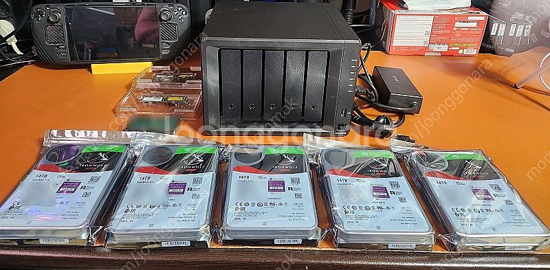 시놀로지DS1520+ 아이언울프프로70TB+램6G+M....--0